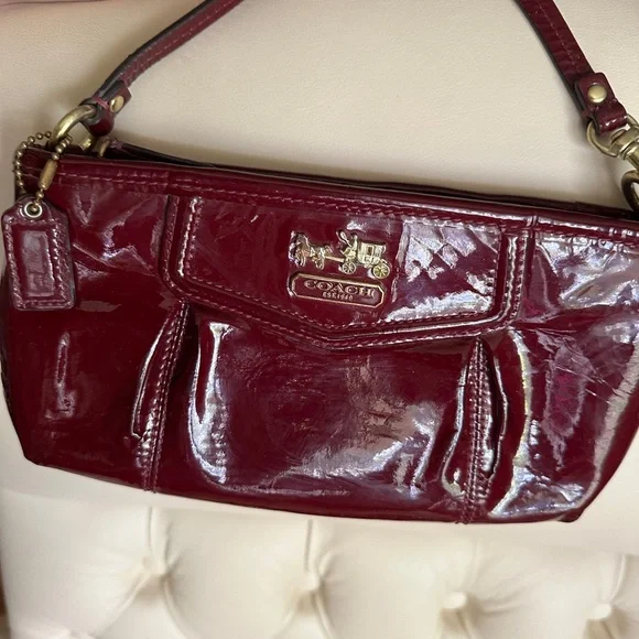 Coach Red Patent Leather Wristlet *LINING NEEDS TO BE REPLACED OR RESTORED* - Picture 2 of 12